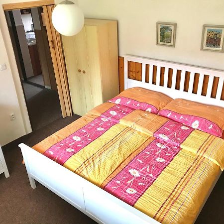 Apartman Na Kopecku โมดราวา ภายนอก รูปภาพ