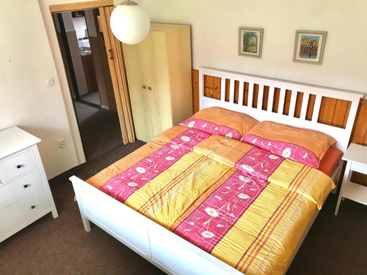 Apartman Na Kopecku โมดราวา ภายนอก รูปภาพ