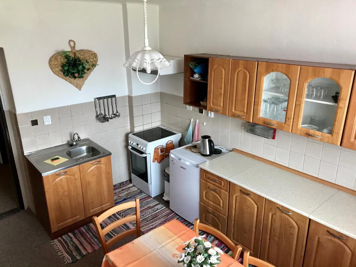 Apartman Na Kopecku โมดราวา ภายนอก รูปภาพ